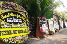 Karangan Bunga Penuhi Rumah Dorce Gamalama, Jokowi hingga Megawati Ikut Berduka - JPNN.com Jateng