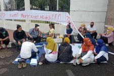 Guru Honorer di Yogyakarta yang Diberhentikan Pihak Sekolah, Bisa Belajar dari Perjuangan Heti Kustrianingsih - JPNN.com Jogja