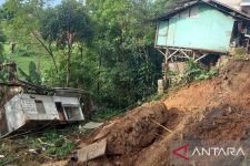 Longsor di Campaka Cianjur, 1 Rumah Ambruk - JPNN.com