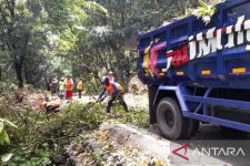 Jalan Nasional Palabuhanratu-Cisolok Tertutup Longsor - JPNN.com