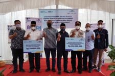Taspen Serahkan Bantuan Ratusan Juta Rupiah untuk Korban Gempa Sumbar - JPNN.com