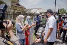 Ibu-Ibu kepada Bobby Nasution: Terima Kasih Pak Wali, Semoga Kami tidak Kebanjiran Lagi - JPNN.com