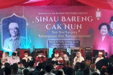 Cak Nun Ungkap Hubungannya dengan Bu Mega, Jangan Terkejut - JPNN.com