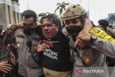 UI Geram Ade Armando Babak Belur Dihajar Massa, Permintaannya Tegas! - JPNN.com Bali