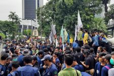 Sempat Ditutup karena Ada Demo Mahasiswa, Jalan Gatot Subroto Dibuka Lagi - JPNN.com