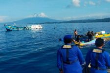 Kapal yang Ditumpangi Belasan Orang Alami Kecelakaan Laut - JPNN.com