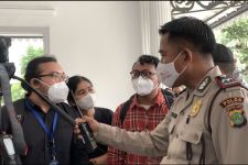 Koalisi Warga Jakarta Cekcok dengan Polisi di Kantor Anies, Ini yang Dipermasalahkan - JPNN.com