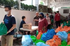 Berkah Saat Ramadan, Jemaah Masjid Al-Aqsha Bagi-bagi Sembako Hingga Rp 500 Juta! - JPNN.com NTB