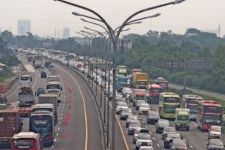 One Way Disetop di Tol Japek, Polri Kembali Terapkan Contraflow, Ini Titiknya - JPNN.com