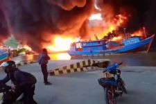 Detik-detik Terbakarnya 45 Kapal di Dermaga, Oh Ternyata Api Berasal dari - JPNN.com Lampung