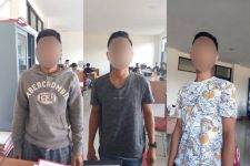 Tengah Malam Polisi Menggerebek Rumah SM, 3 Orang Diamankan, Tuh Orangnya - JPNN.com