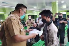 Sudah 2 Tahun Warga Bogor Mengurus KTP Tidak Selesai - JPNN.com