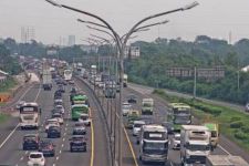 One Way dan Contraflow Disetop, Lihat Penampakan Tol Jakarta-Cikampek Pagi Ini - JPNN.com