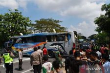 Bus Sugeng Rahayu Terguling di Madiun, Belasan Penumpang Terluka - JPNN.com
