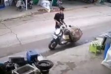 Maling Beraksi di Bekasi, Motor Kurir Ekspedisi Raib, Tak Sampai Semenit - JPNN.com