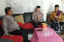 Dalam Sehari, AKP Ryan Menyambangi 2 Kiai, Ada Apa? - JPNN.com