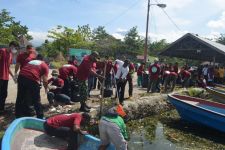 Sejumlah Elemen Papua Lakukan Aksi Pungut Sampah di Dermaga Yahim Sentani, Lihat Tuh - JPNN.com