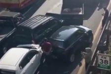 Viral, 4 Mobil Tabrakan Beruntun di Tol JORR, Lihat Fotonya - JPNN.com