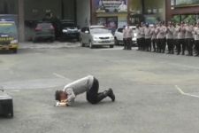 Kena Prank Hadiah Umrah dari Kapolres, Polisi Ini Sujud Syukur Sampai Lupa Istri - JPNN.com Sultra