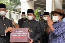 Anies Mendapat Kado Spesial dari Sejarawan JJ Rizal pada HUT Ke-495 DKI Jakarta  - JPNN.com Jakarta