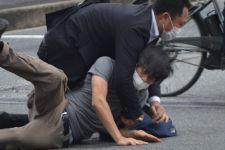 Detik-detik Mantan PM Jepang Shinzo Abe Ditembak saat Pidato, Sempat Kritis Sebelum Meninggal  - JPNN.com Sumut