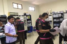 Usut Dugaan Korupsi Gaji PNS, Kejari Geledah Kantor Dinas Pendidikan Kota Ternate - JPNN.com