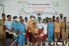 Pelajar Papua Dapat Beasiswa, Guru Honorer Diberi Tambahan Honor - JPNN.com