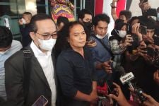 Sudah tak Dampingi Bharada E, Pengacara Deolipa Yumara Ancam Gugat Presiden Jokowi Rp 15 Triliun - JPNN.com Sultra