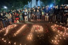 Ratusan Warga Depok Menggelar Doa Bersama Untuk Korban Tragedi Kanjuruhan - JPNN.com Jabar
