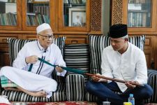 Sowan Kepada Ulama Karismatik di Banjarmasin, Ganjar: Beliau Ajarkan Nilai Kebaikan - JPNN.com