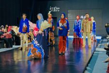 Desainer Lia Afif Bawa Batik Probolinggo Catwalk di IMFW - JPNN.com