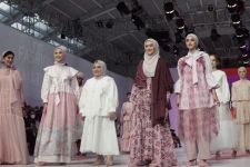 Jenna&Kaia, HijabChic & naPocut Meriahkan Panggung JFW 2023 - JPNN.com