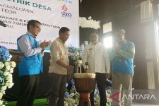 20 Desa Terluar di SBT Teraliri Listrik PLN, Idris: Ini Hadiah Paling Berharga - JPNN.com