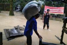 Rumah Terendam Banjir, Ratusan Keluarga di Aceh Mengungsi - JPNN.com