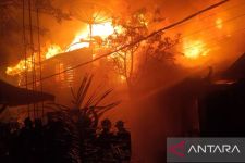 Kebakaran Besar di Tanjungjabung Barat Jambi, Belasan Rumah Hangus - JPNN.com