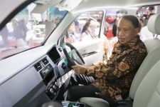 Datang ke IIMS 2023, Menpora Zainudin Amali Beri Pujian Buat Mobil Esemka - JPNN.com