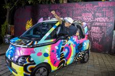 Ketika Wuling Air ev di Tangan Seniman Grafiti, Wow! - JPNN.com