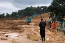 8 Korban Bencana Longsor di Natuna Belum Ditemukan, Pencarian Diperpanjang 3 Hari - JPNN.com
