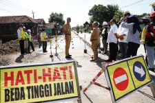 Ganjar Perbaiki Jalan di Jalur Pantura Juwana-Batangan, Kini Siap Dilintasi untuk Mudik - JPNN.com