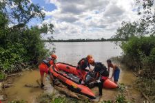 Kapal Bermuatan Pinang Tenggelam di Sungai Batanghari, 1 Orang Hilang - JPNN.com