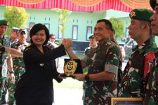 Bea Cukai Beri Penghargaan kepada 9 Prajurit TNI dari Satgas Pamtas Yonif 612/Manuntung - JPNN.com