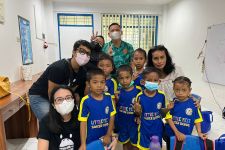 Five Monkeys Burger Gelar Acara Spesial Bagi Anak Penderita Kanker - JPNN.com