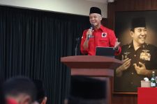 Ganjar Pranowo Optimistis Menang Satu Putaran, Sentil Presiden Jokowi - JPNN.com Bali