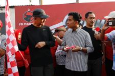 Puluhan Ribu Kader PDIP Solo Ikuti Jalan Sehat, Ganjar: Ini Kolaborasi yang Bagus - JPNN.com Jateng