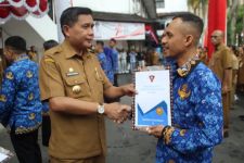 302 PPPK Tendik Ambon Terima SK, Bodewin Wattimena Beri Pesan Begini - JPNN.com