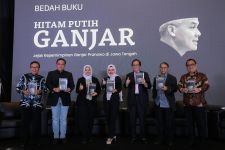 Psikolog Mengulas Kepemimpinan Ganjar Pranowo Lewat Bedah Buku 'Hitam Putih Ganjar' - JPNN.com