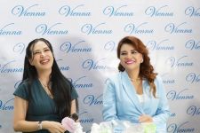 Livienne Russellia dan Louise Scarlett Pemperkenalkan Varian Baru Vienna - JPNN.com