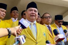 Airlangga Tanggapi Kabar Gibran Gabung Golkar: Kita Lihat Saja - JPNN.com