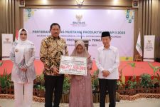 Percepat Pengentasan Kemiskinan, Pak Nana Serahkan Bantuan Modal Produktif untuk Mustahik - JPNN.com Jateng