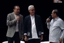 Saat Ganjar Pakai Kacamata Mahfud, Lalu Cak Lontong Keluarkan Barang Ini - JPNN.com